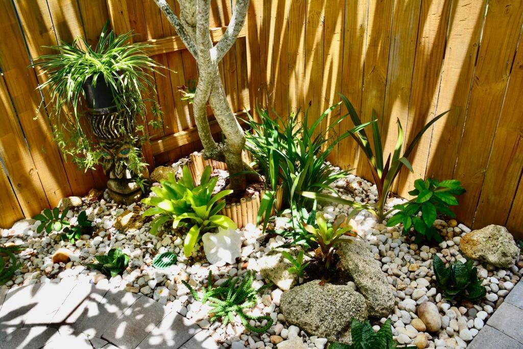 Tropical Retreat Near Beaches, Cruise Terminals Merritt Island Exterior foto